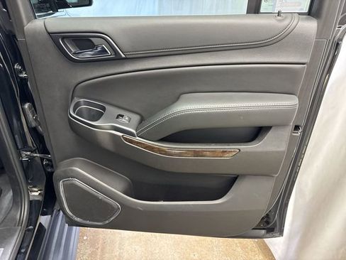 Used 2019 Chevrolet Suburban LT w/ Luxury Package AWD/4WD image 31