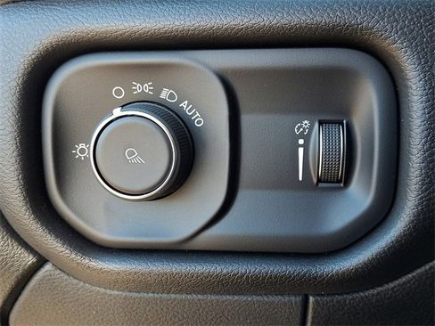 Used 2024 RAM 2500 Tradesman w/ Chrome Appearance Group image 25