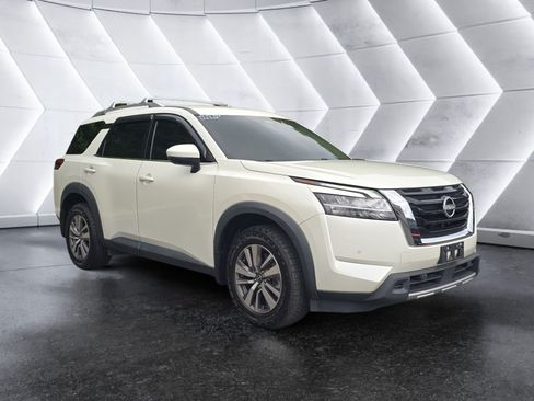 Used 2023 Nissan Pathfinder SL AWD/4WD image 7