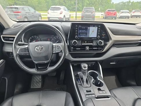 Used 2020 Toyota Highlander XLE AWD/4WD image 15
