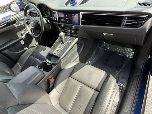 Used 2025 Porsche Macan AWD/4WD image 22