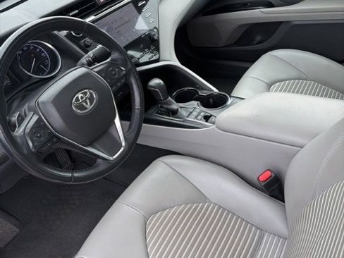 Certified 2019 Toyota Camry SE w/ Sunroof Package image 17