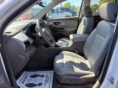 Used 2019 Chevrolet Traverse LT w/ LT Premium Package image 9