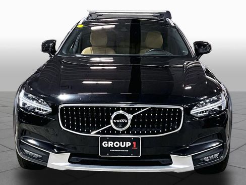 Used 2020 Volvo V90 T6 Cross Country image 4