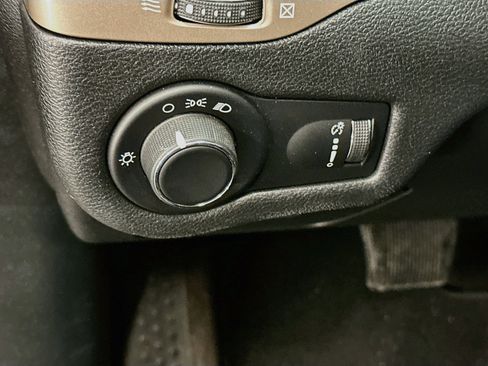 Used 2017 Jeep Cherokee Sport AWD/4WD image 17