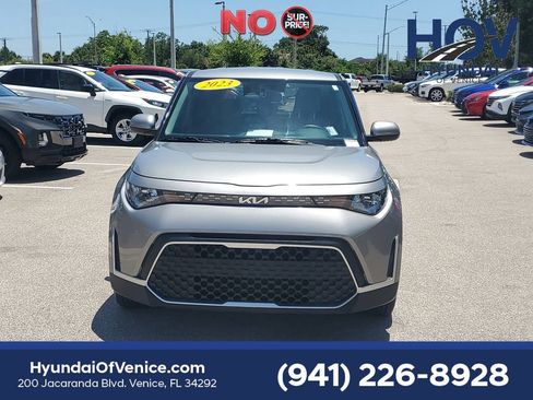 Used 2023 Kia Soul LX w/ LX Technology Package FWD image 3