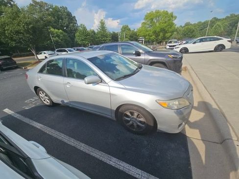 Used 2011 Toyota Camry LE w/ LE Extra-Value Pkg FWD image 2
