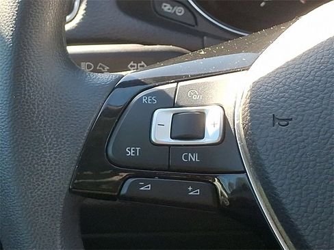 Used 2018 Volkswagen Passat 2.0T R-Line image 18