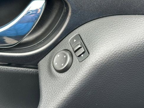 Used 2017 Nissan Rogue S image 22