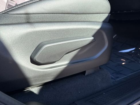 New 2025 Jeep Grand Cherokee Altitude image 17