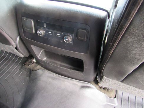 Used 2017 Chevrolet Suburban LT RWD image 34