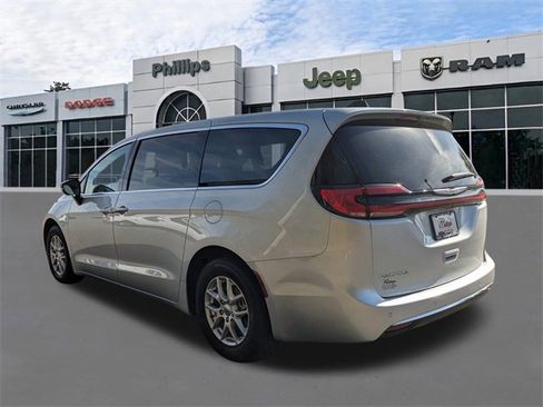 Certified 2024 Chrysler Pacifica Touring-L image 5