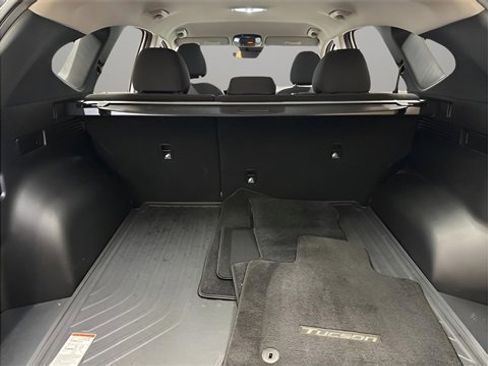 Used 2025 Hyundai Tucson SE image 12