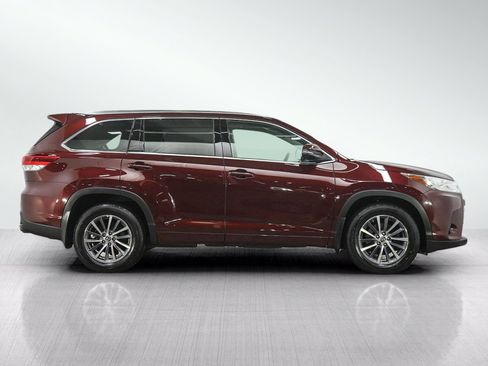 Used 2017 Toyota Highlander XLE AWD/4WD image 6