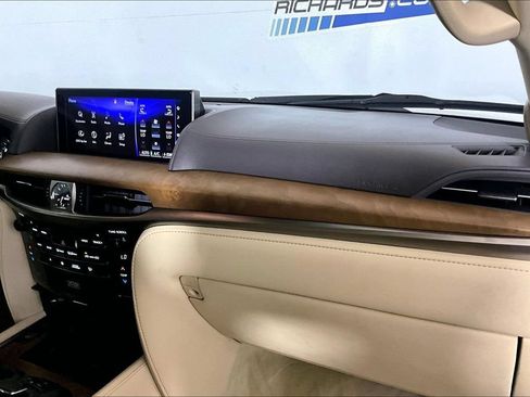 Used 2016 Lexus LX 570 4WD w/ Luxury Package image 12
