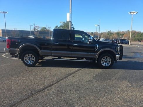 Used 2018 Ford F250 Lariat w/ Chrome Package image 2