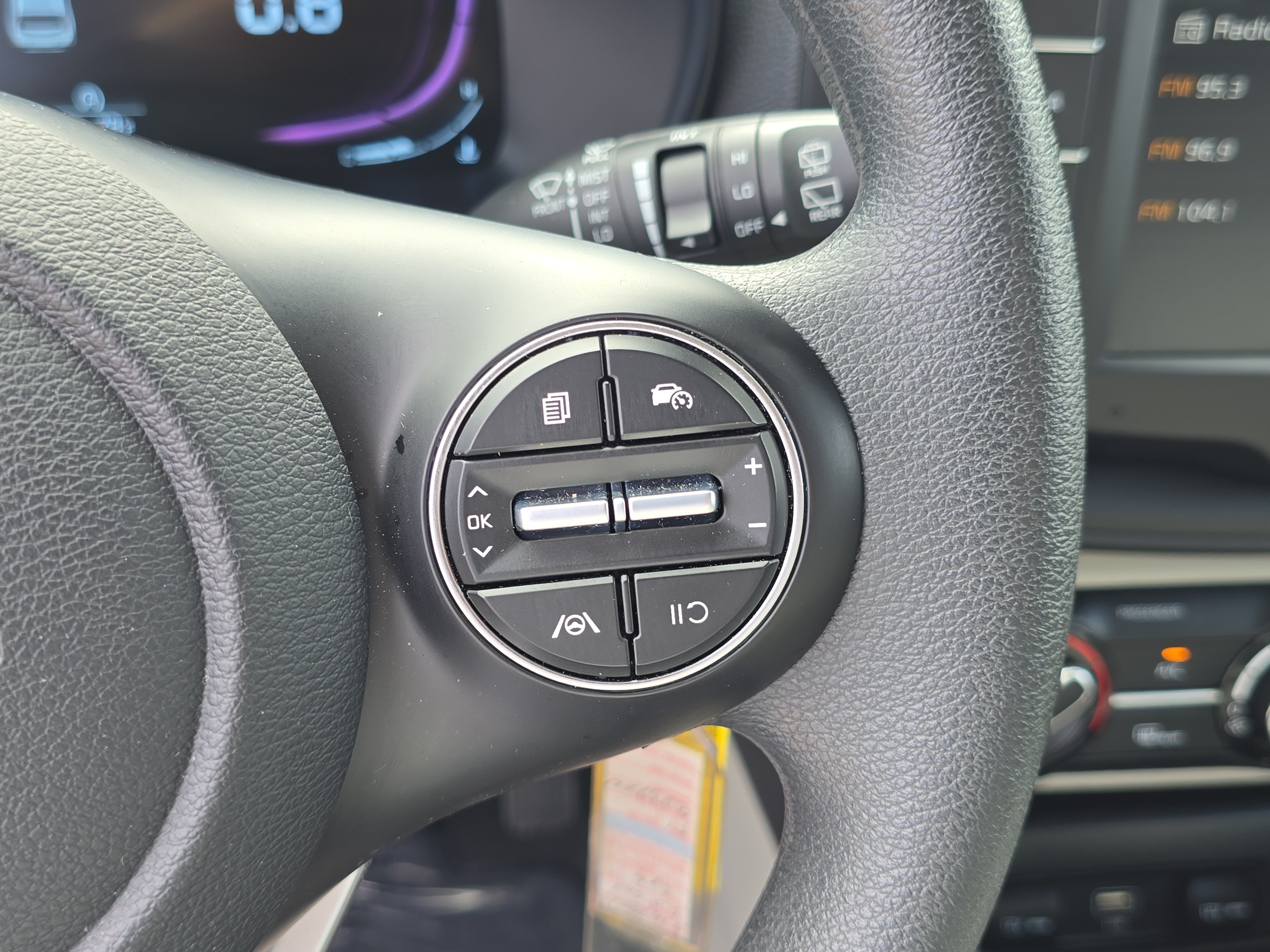 Certified 2025 Kia Soul LX w/ LX Technology Package FWD image 29