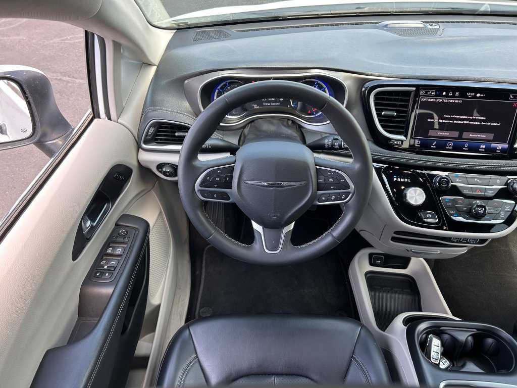 Used 2023 Chrysler Pacifica Touring-L FWD image 29