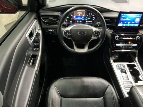 Used 2022 Ford Explorer Limited w/ Equipment Group 301A RWD image 12