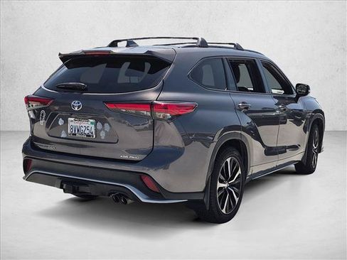 Used 2021 Toyota Highlander XSE AWD/4WD image 5
