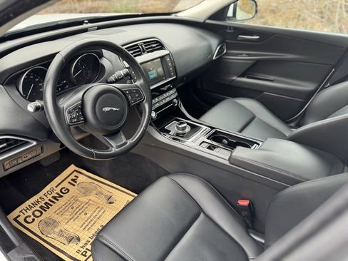 Used 2018 Jaguar XE Premium image 10