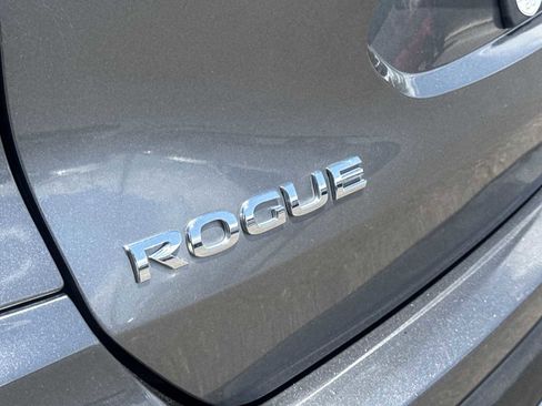 Used 2017 Nissan Rogue SV AWD/4WD image 11