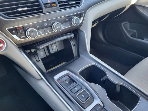 Used 2020 Honda Accord Touring image 12
