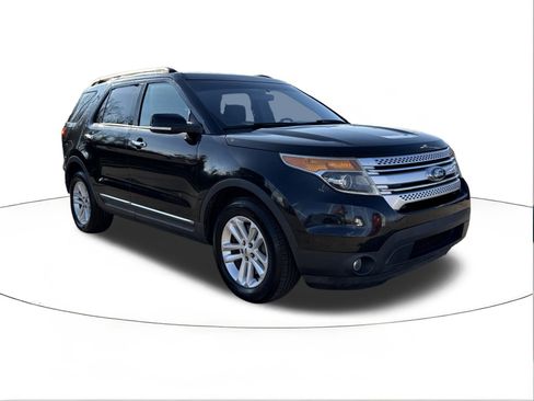 Used 2014 Ford Explorer XLT image 1