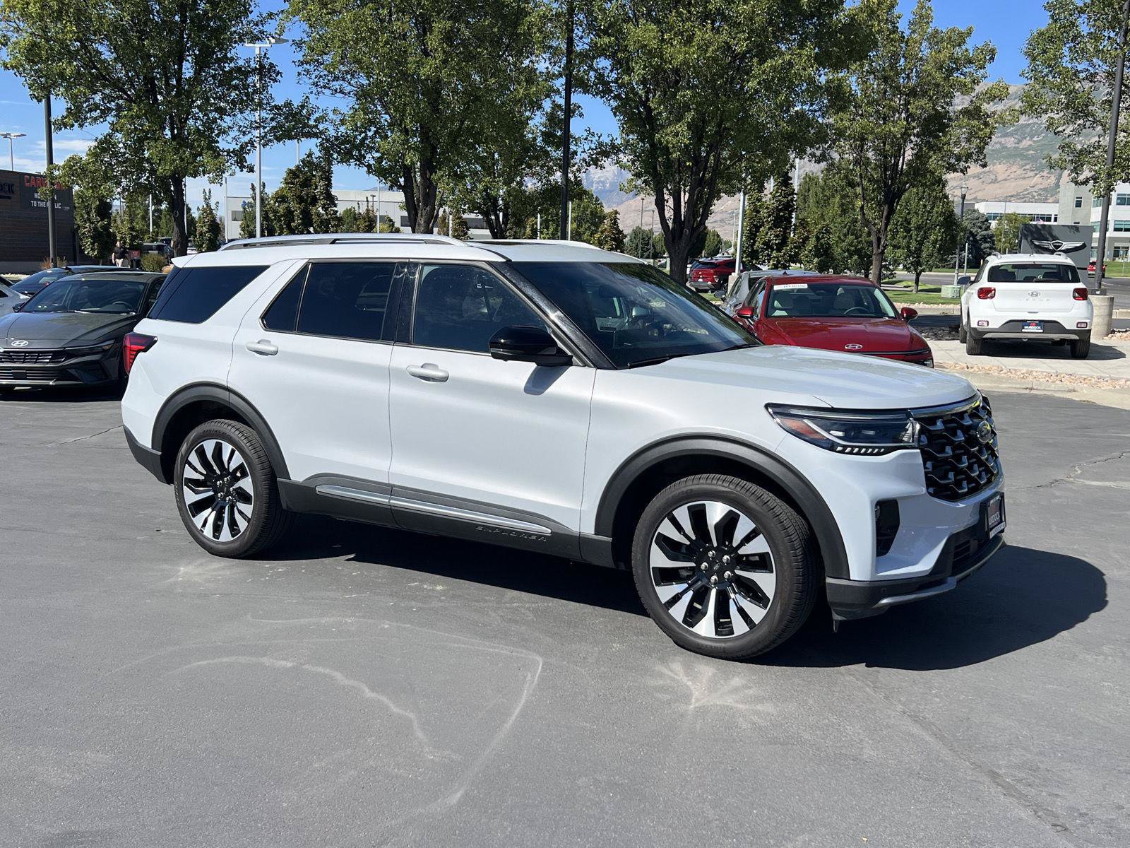 Used 2025 Ford Explorer Platinum w/ LUX Leather Package AWD/4WD image 5