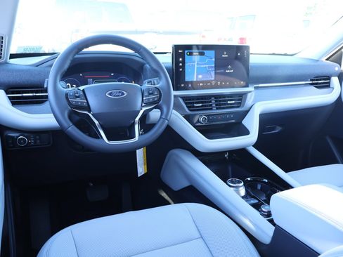 New 2026 Ford Explorer Platinum w/ LUX Leather Package AWD/4WD image 2