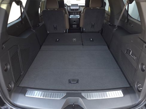 Used 2024 Chevrolet Suburban High Country w/ Advanced Technology Package image 40