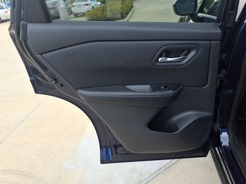 Used 2025 Nissan Rogue SV FWD image 18