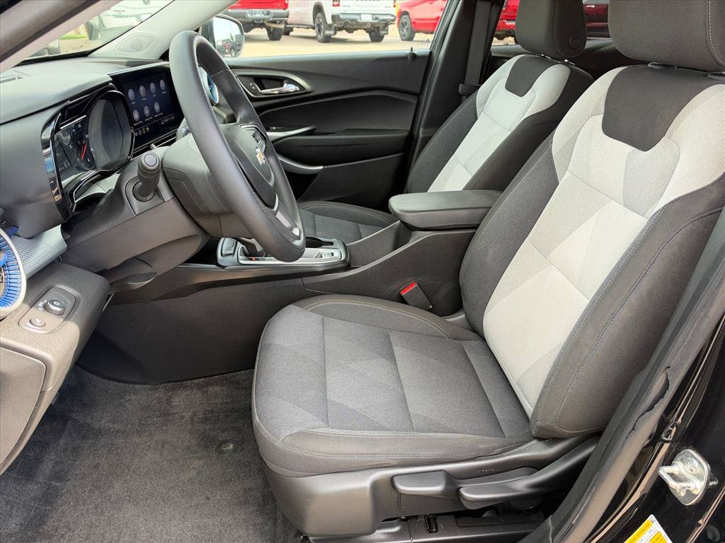 Used 2025 Chevrolet Trax LS FWD image 6