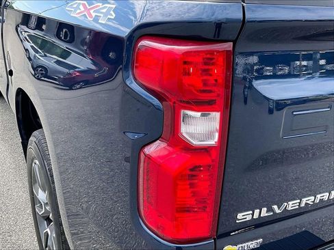 Used 2023 Chevrolet Silverado 1500 LT AWD/4WD image 33