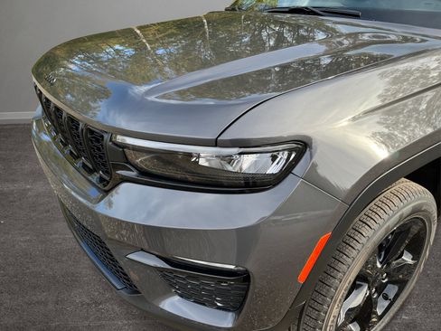 New 2025 Jeep Grand Cherokee Limited w/ Black Appearance Package image 32