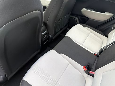 Used 2025 Hyundai Venue SEL image 11