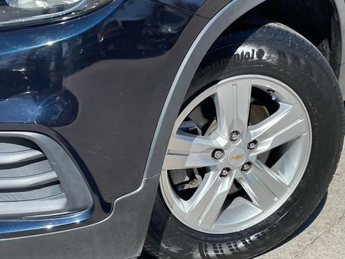 Used 2021 Chevrolet Trax LS w/ Tint and Cruise Package image 8