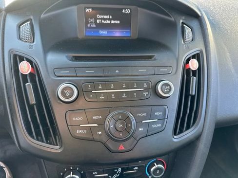 Used 2017 Ford Focus SE FWD image 10