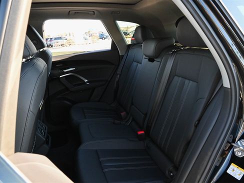 Certified 2025 Audi Q5 Premium Plus w/ Premium Plus image 18