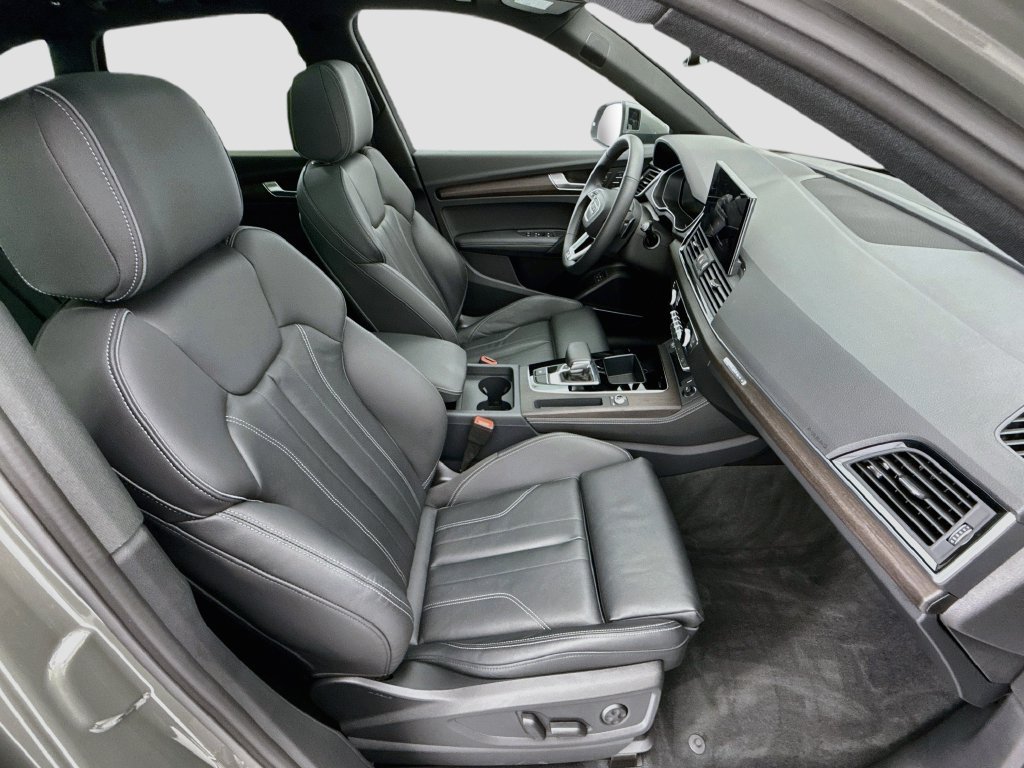 Certified 2025 Audi Q5 e Premium Plus w/ Premium Plus Package AWD/4WD image 19