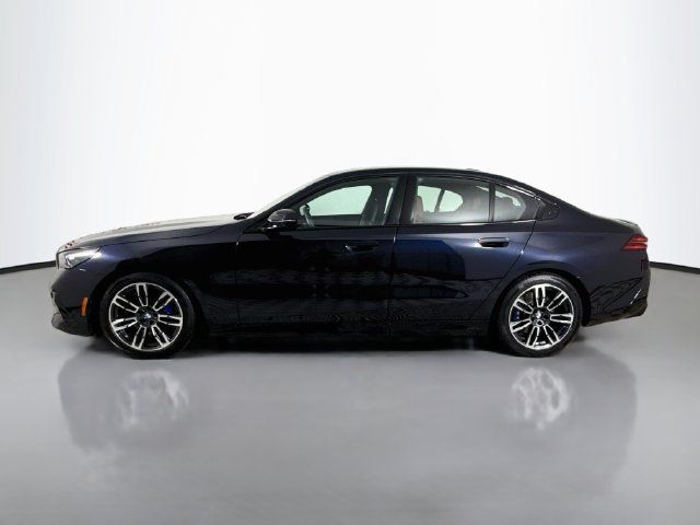 Used 2026 BMW 540i xDrive w/ M Sport Package AWD/4WD image 4