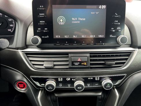 Used 2019 Honda Accord LX image 23