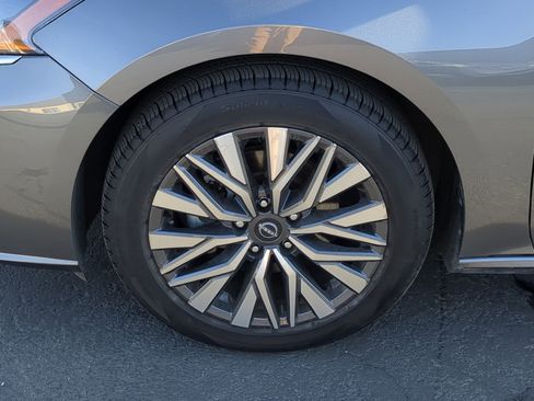 Used 2024 Nissan Altima 2.5 SV image 13