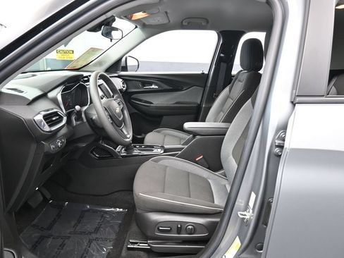 Used 2023 Chevrolet TrailBlazer LT FWD image 11