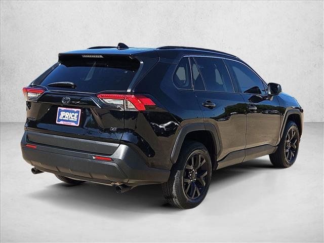 Used 2021 Toyota RAV4 LE FWD image 5