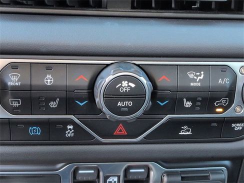 Used 2024 Jeep Wrangler Unlimited Sahara image 22