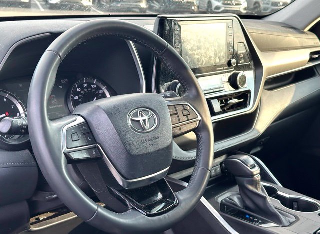 Used 2021 Toyota Highlander XLE FWD image 17