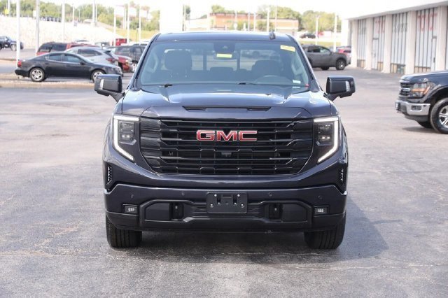 Used 2025 GMC Sierra 1500 Elevation w/ Elevation Premium Package AWD/4WD image 4