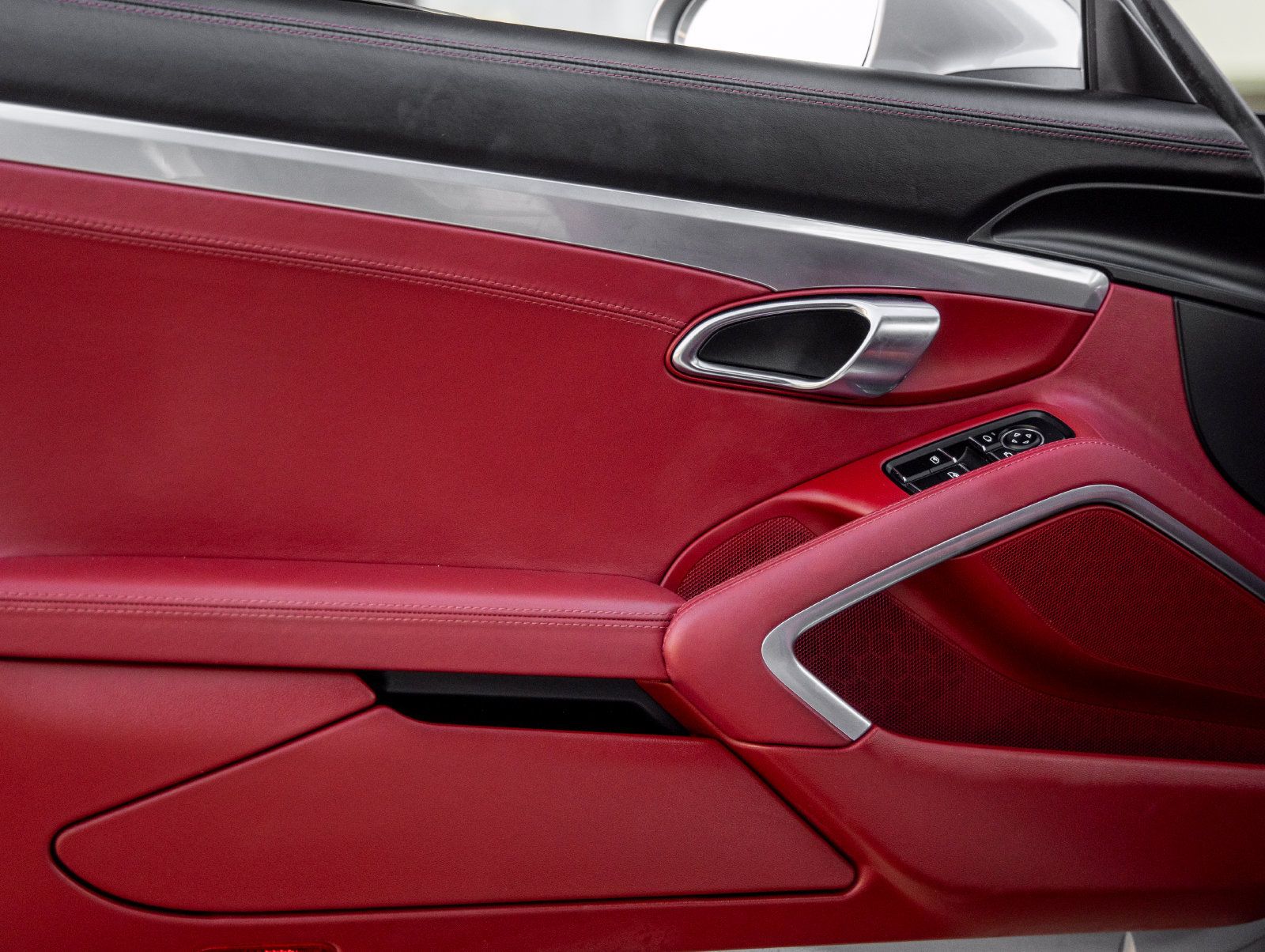 Certified 2019 Porsche 718 Cayman RWD image 20