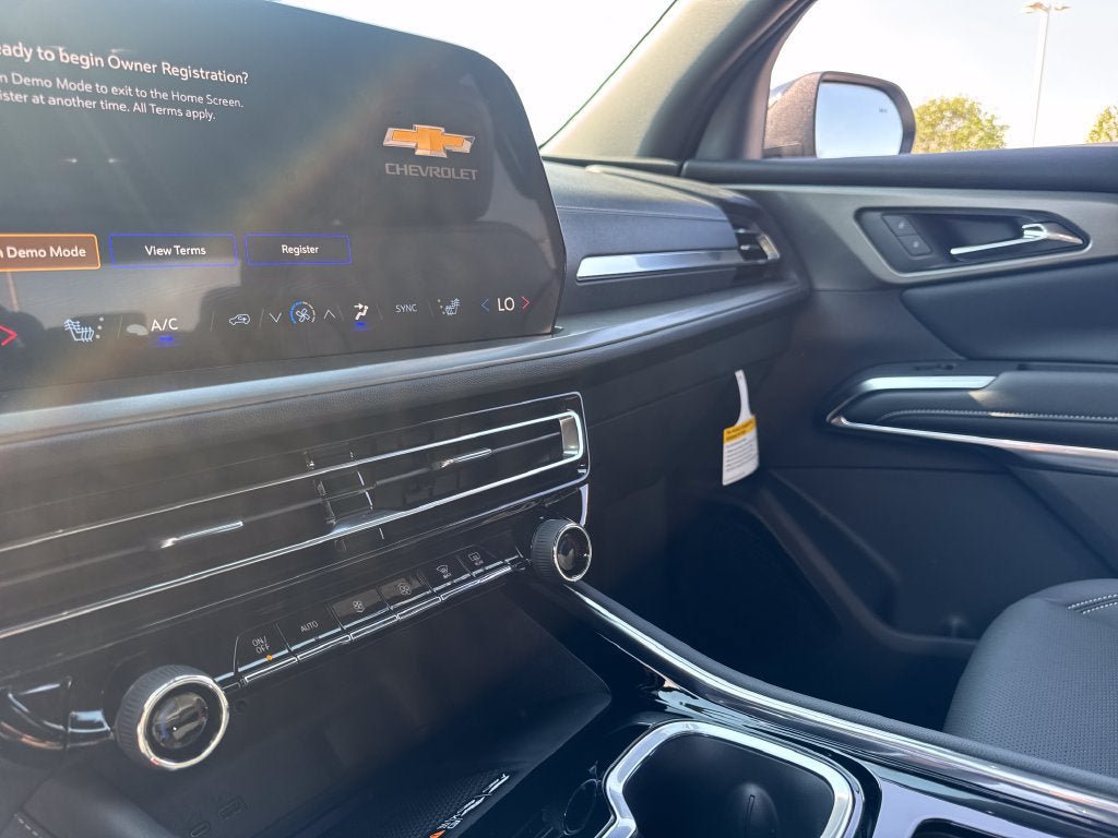 New 2027 Chevrolet Traverse LT w/ LPO, Floor Liner Package FWD image 20